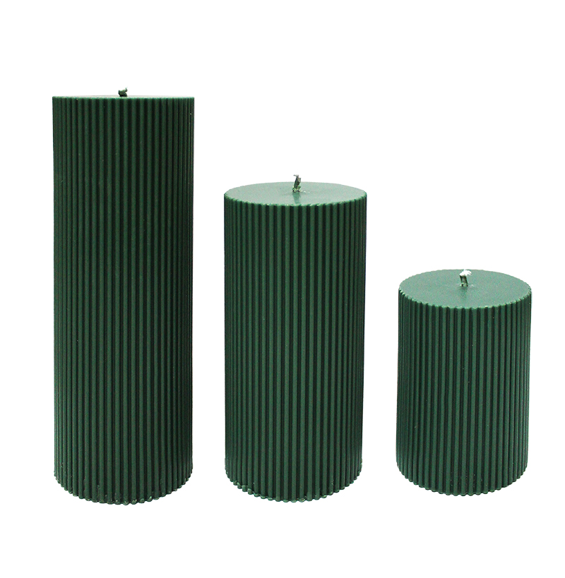 Velas romanas de color verde oscuro, verde claro, rosa y blanco.
