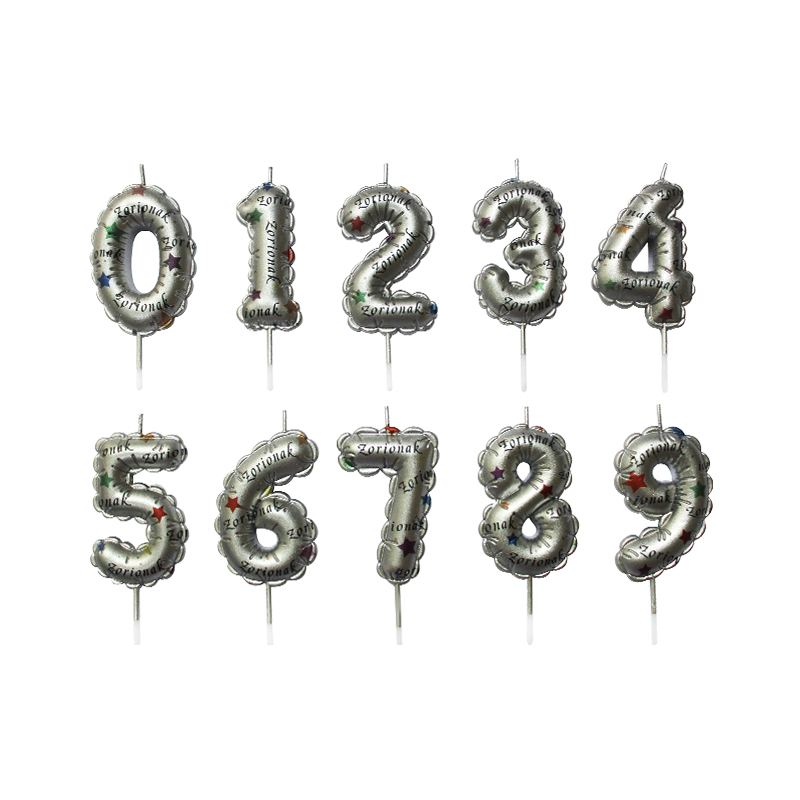 Velas de encaje con letras plateadas
